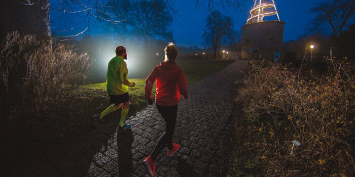 Foto: Läuferinnen und Läufer können die beleuchteten Wege nutzen. © Christian Fischer