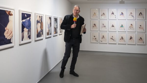 Kurator Ingo Taubhorn zum Pressegespräch anlässlich der Ausstellungseröffnung im November 2022 Foto: © Stadtverwaltung Erfurt / Dirk Urban