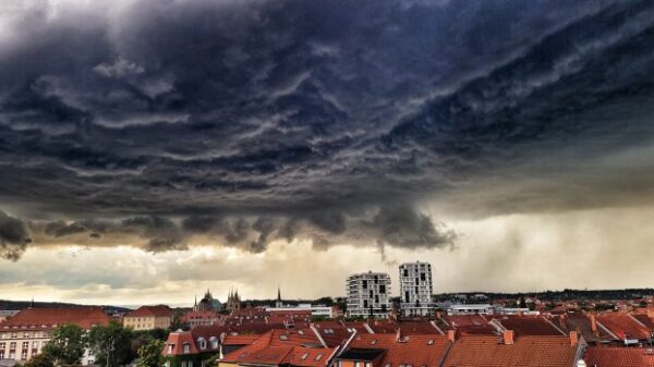 Der Himmel über Erfurt am Dienstagabend. Foto: © Sören Stapp